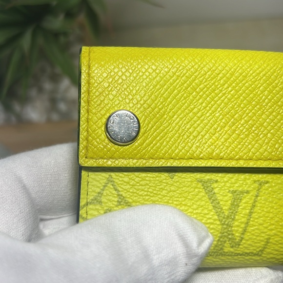 Louis Vuitton Taigalama Discovery Compact Wallet Jaune - Picture 16 of 16